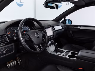 Volkswagen Touareg 3.0 TDI V6  BI-XENON PANO NAVI SPORT - foto 7