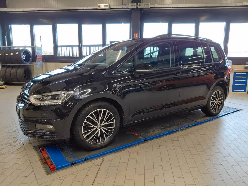 Volkswagen Touran Comfortline ADAPTLED/PANO/RFK/STNDHZNG/AHK