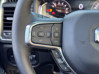 Dodge RAM 1500 Laramie Night AHK , Beifahrerdisplay - bilder 29