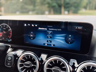 Mercedes-Benz GLA 220 4M AMG+Multibeam+Carbon+Kamera+Memory+19 - foto 10