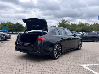 2027 BMW 540i xDrive - photo 3