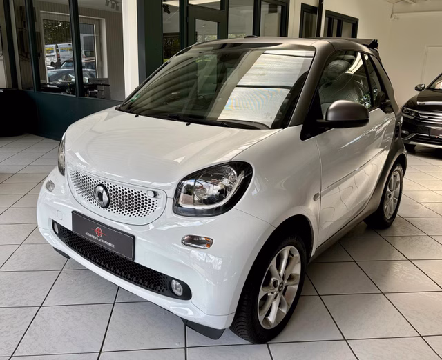 Smart fortwo cabrio Basis Leder Servo Tempomat 52kW Gebrauchtwagen Kaufen | EZ 05/2019