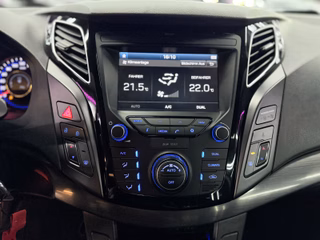 Hyundai i40 cw 2,0L LED / CARPALY / SHZ / NAVI / DAB / PDC / TEMP Trend - foto 13