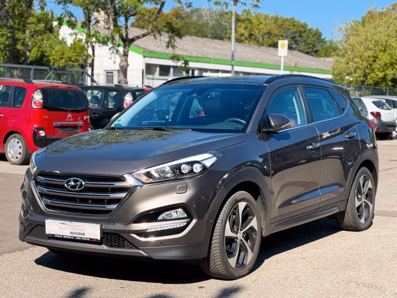 Hyundai TUCSON Premium 4WD TÜV 07/27 GGG LED RFK Pano Navi