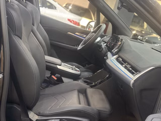 BMW 218 Active Tourer M-SPORT PANO MASSAGE 360K AHK - bilder 15