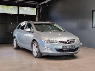 Opel Astra J Sports Tourer Design Edition 1,7CDTI*PDC - photo 1