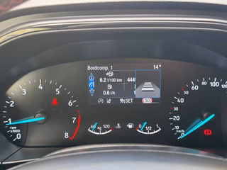 Ford Focus Turnier ST-Line ACC Navi CAM PDC LED - bilder 19