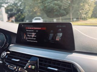 BMW 540i xDrive+HUD+Massage+ACC+AHK+Memory+SD+20"+ - bilder 19