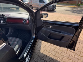 Volkswagen up! 1.0 TSI GTI - foto 15