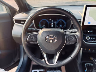 Toyota Corolla Cross Hybrid FWD Lounge+Leder+Pano+AHK+ - bilder 4