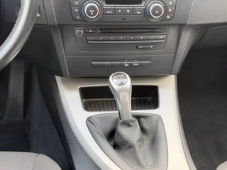 BMW 320 d xDrive XD/ Euro5/ 8XALU/NAV/1.Hand - foto 17