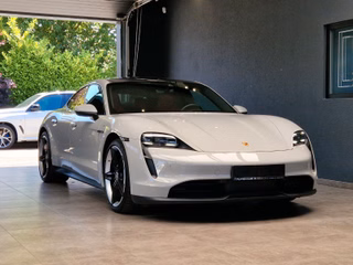 Porsche Taycan Panorama*Kamera*CarPlay*Navi* - bilder 1