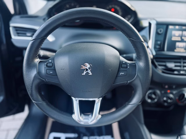 Peugeot 208 Style 1.6 Blue-HDi +Panorama+SHZ+Tempomat+ - bilder 10