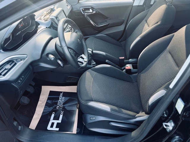 Peugeot 208 Style 1.6 Blue-HDi +Panorama+SHZ+Tempomat+ - bilder 9