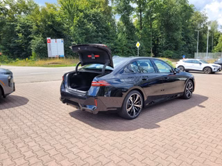 2026 BMW 530i xDrive - photo 3