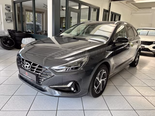 Hyundai i30 cw 1.6CRDi Intro Edition LED Navi Digitacho - bilder 1