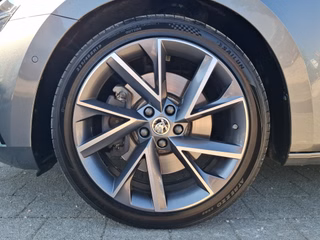 Skoda Superb Combi 2.0 TSI Sportline 4x4 DSG / AHK / STHZG / CANTON - foto 13