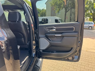 Dodge RAM 1500 Laramie Night AHK , Beifahrerdisplay - bilder 22