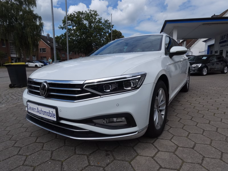 Volkswagen Passat Variant Highline / Style / Elegance Navi LED AHK Kamera