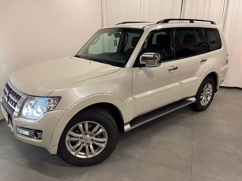 Mitsubishi Pajero 3.2 DI-D LEDER NAVI AHK SCHIEBEDACH