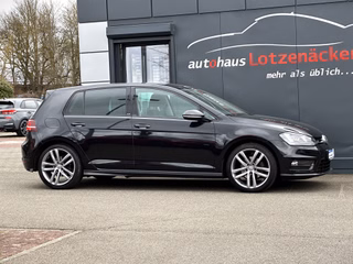 Volkswagen Golf 7 1.4TSI R-LINE| Navi| BI-Xenon | DYNAUDIO| Used vehicle for sale | First registration 04/2016 | Price 10.999 €