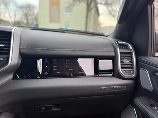 Dodge RAM Laramie Night Premium Rambox + teilbare Heckklappe + 3 Jahre Garantie - foto 26