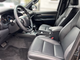 Toyota Hilux Double Cab Invincible 4x4 + WKR - foto 9