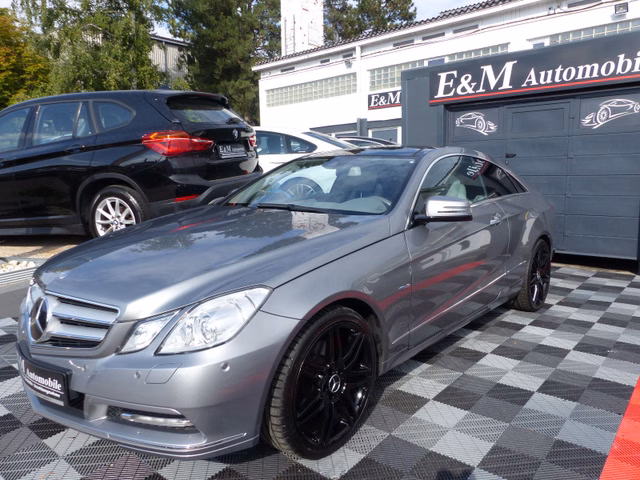 Mercedes-Benz E 300 CGI*19 ZOLL AMG*NAVI*LEDER*XENON*PANO*SHZ - bilder 1