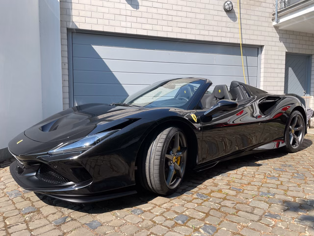 Ferrari F8 Spider  RacingSeats Lift Carbon ADAS AFS HiFi Gebrauchtwagen Kaufen | EZ 06/2022 | Preis 339.890 €