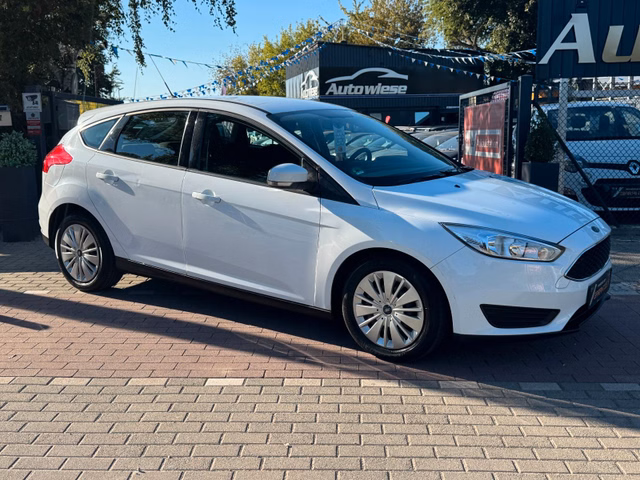 Ford Focus 1.0 Lim. Trend*Klima*PDC*Allwetter*TÜV NEU - bilder 1