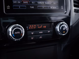 Mitsubishi Pajero 3.2 DI-D SUV-Star  RFK SHZ - foto 4