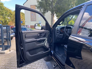 Dodge RAM 5.7 V8 HEMI Limited Night 2026 + 3 Jahre Garantie - bilder 8