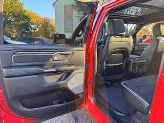 Dodge RAM Laramie Night Premium + 3 Jahre Garantie AHK + elekr. Heckklappe + Beifahrerdisplay - bilder 18