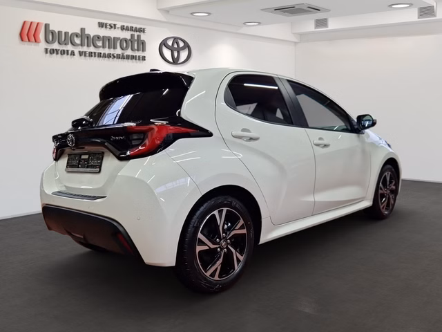 Toyota Yaris Hybrid Teamplayer +Safety- & Comf. Paket + Allwetterreifen - bilder 5
