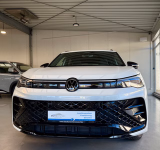 Volkswagen Tiguan R-Line Sport 4Motion Autom., IQ Light HuD AHK - foto 1