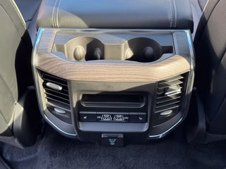 Dodge RAM 1500 Laramie Night AHK , Beifahrerdisplay - bilder 34