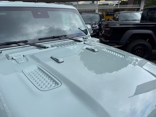 Jeep Wrangler Unlimited Rubicon 4xe Sonder-Umbau Komplettlackierung - bilder 19