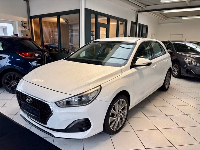 Hyundai i30 Trend Kamera CarPlay Tempomat Navi Gebrauchtwagen Kaufen | EZ 09/2019
