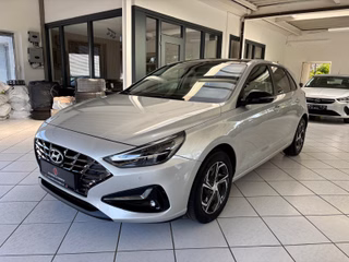 Hyundai i30 Intro Edition 1.5 LED Navi Pano Kamera - bilder 1