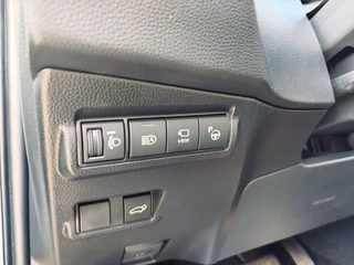 Toyota Corolla Cross Hybrid FWD Lounge+Leder+Pano+AHK+ - bilder 7