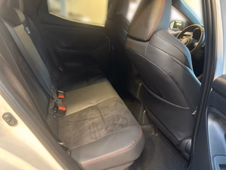 Toyota Yaris Hybrid GR Sport 1,99% +JBL+ Infotainment-Paket, Safety-Paket - bilder 13