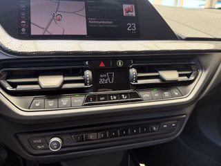 BMW 118 i Sport Line Autom., LED Navi PDC Tempomat - bilder 14