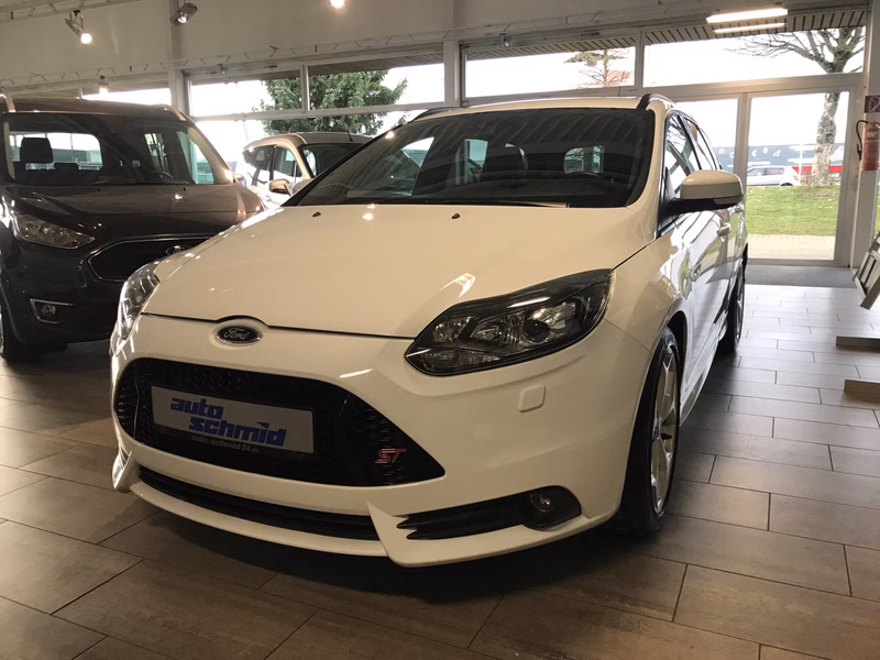 Ford Focus Turnier 2.0 EcoBoost ST mit Leder-Exclusiv-Paket