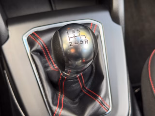 Ford Focus Turnier ST-Line ACC Navi CAM PDC LED - bilder 28