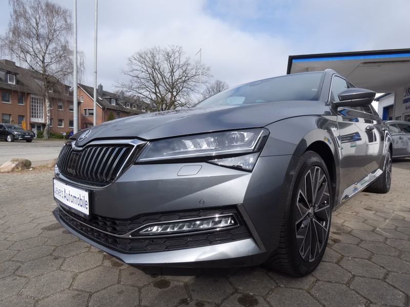 Skoda Superb Combi L&K Leder Navi AHK Kamera
