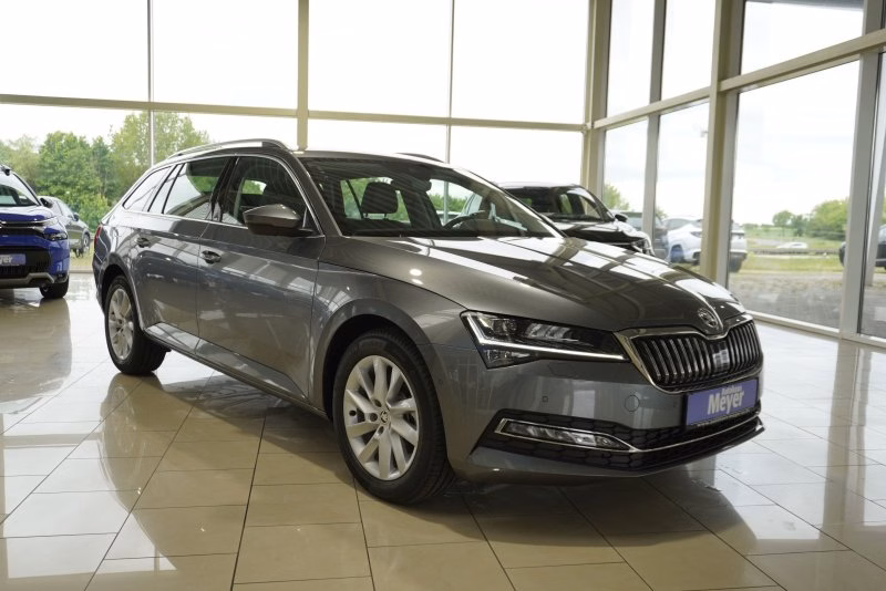 Skoda Superb Kombi Style 2,0TDI DSG Matrix/Leder/Navi/Kessy/el.Klappe  **