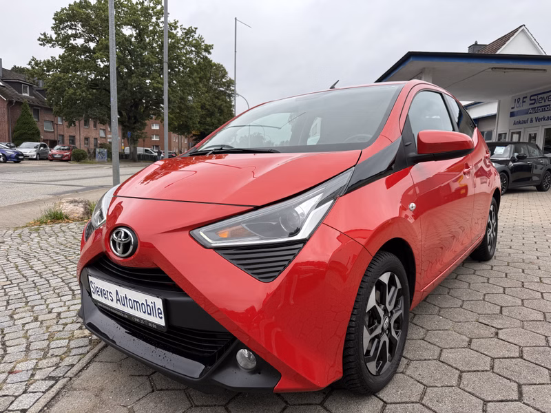 Toyota AYGO x-play club Kamera Carplay Klima 5türig PDC