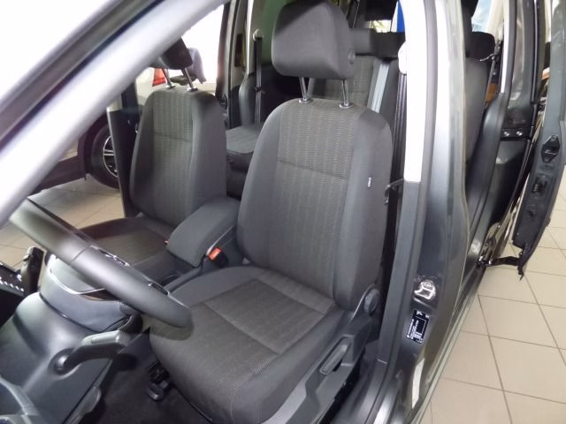 Volkswagen Caddy Maxi Comfortline 7-Sitzer Motor: 2,0 l TDI EU6 SCR BlueMotion Technology 110 kW Getriebe: 6-Gang-Schaltgetriebe Radstand: 3006 mm