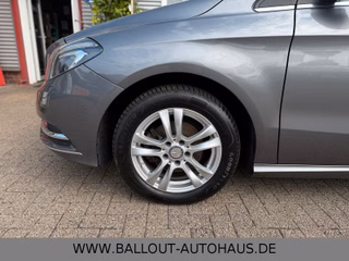 Mercedes-Benz B 180 CDI*KLIMA*NAVI*TEMPO*BI-XENON*SHZ*AHK*PDC* - bilder 11