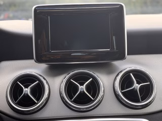 Mercedes-Benz GLA 200 CDI / d 4Matic Pano / Navi/ - foto 16
